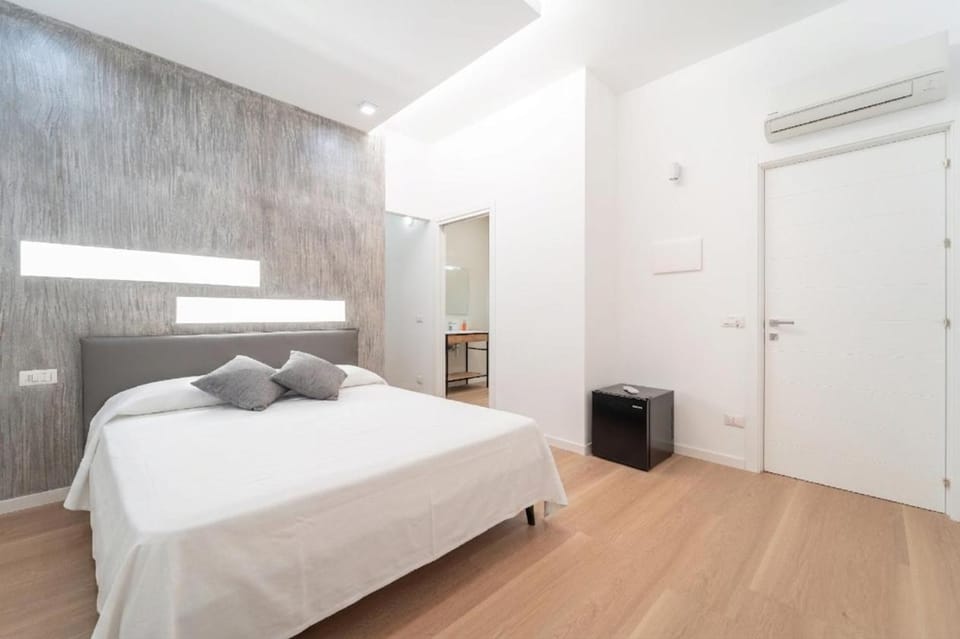 Bed, Photo of the whole room, Bedroom, air conditioner