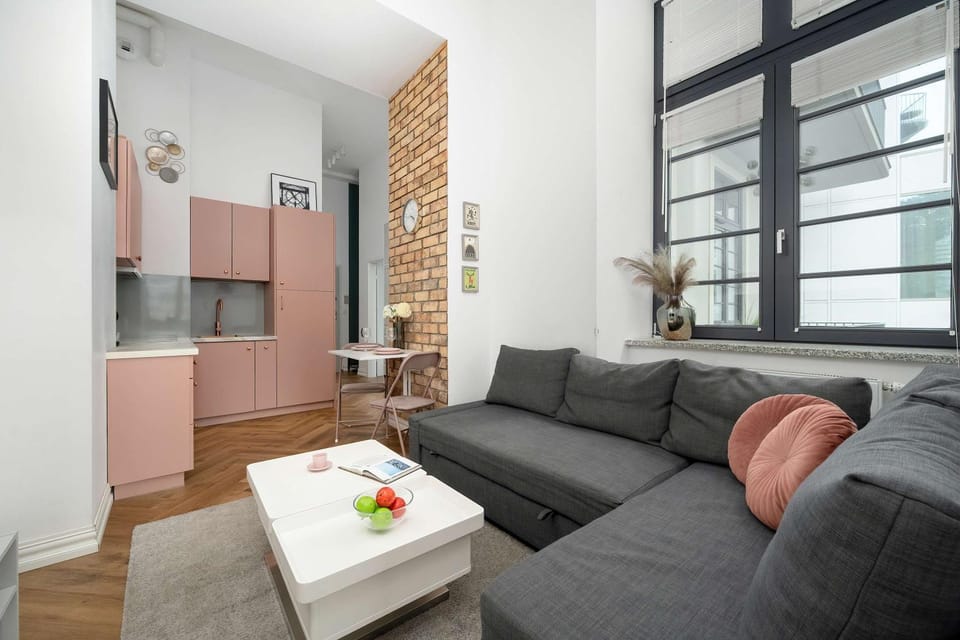 TV and multimedia, Kitchen or kitchenette, Living room, Seating area, Dining area