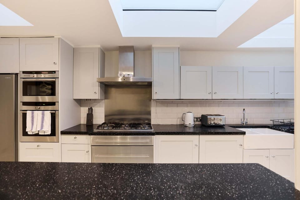 Three-Bedroom Hyde Park Apartment Apartment in City of Westminster