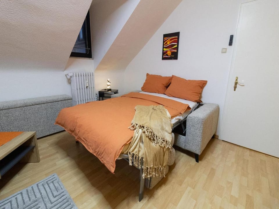 Bed, Living room, Photo of the whole room, Seating area