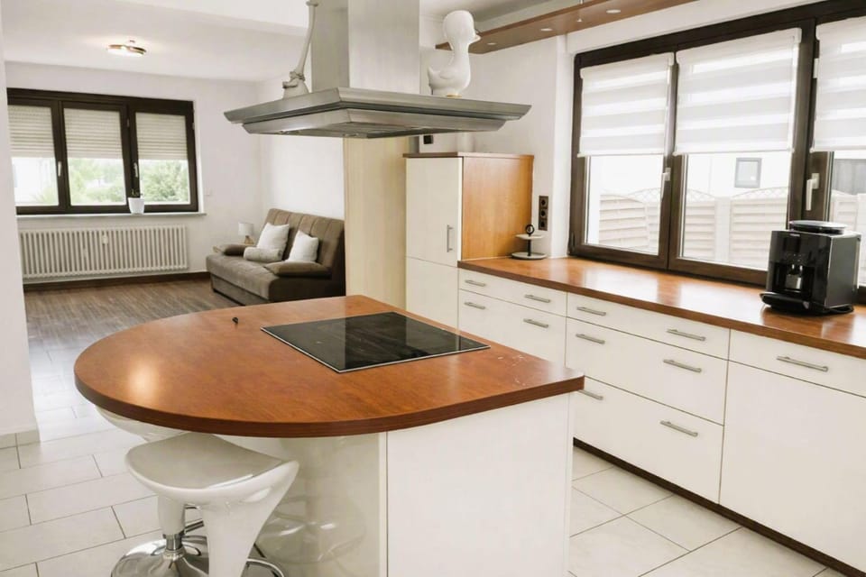 Kitchen or kitchenette, Seating area, Dining area