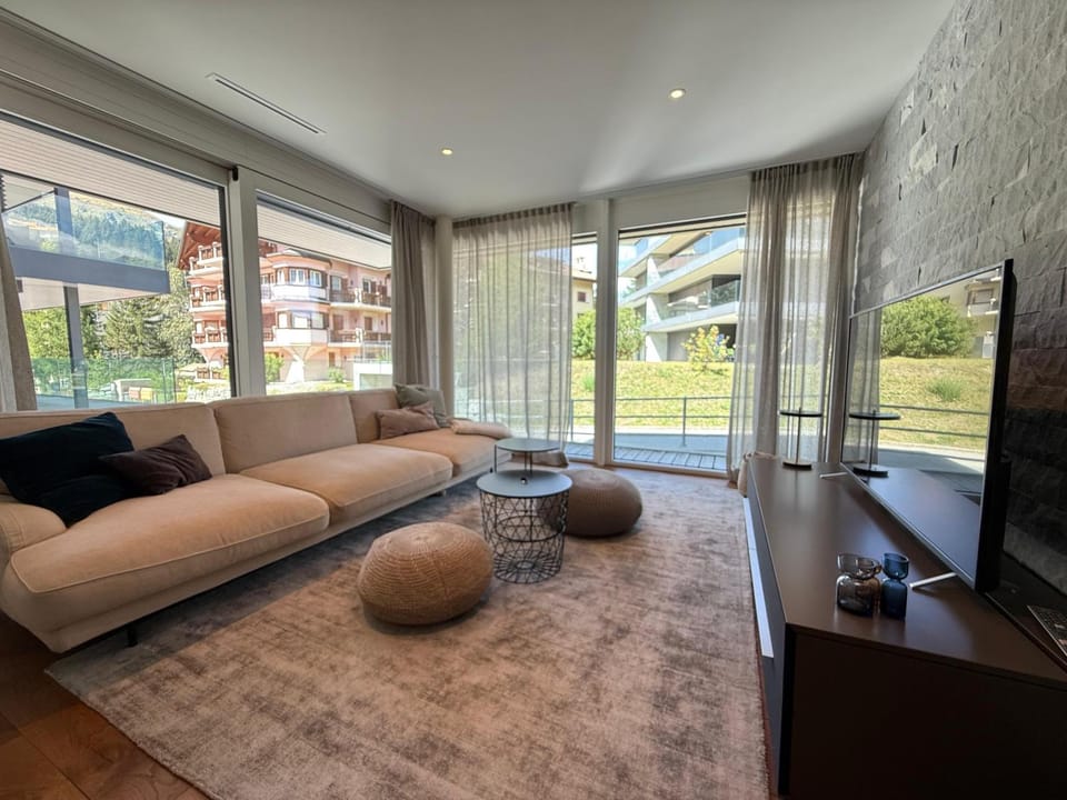 TV and multimedia, Living room, Photo of the whole room, Seating area
