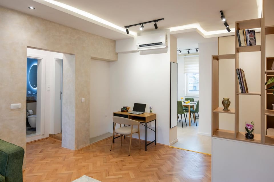 Living room, Seating area, Dining area, air conditioner