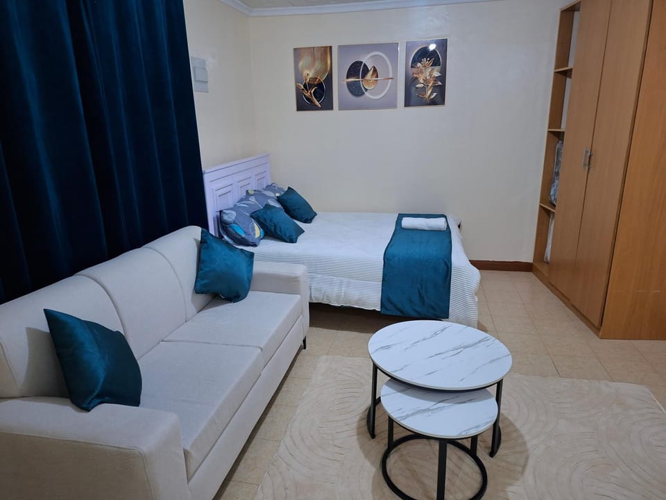 Bed, Seating area