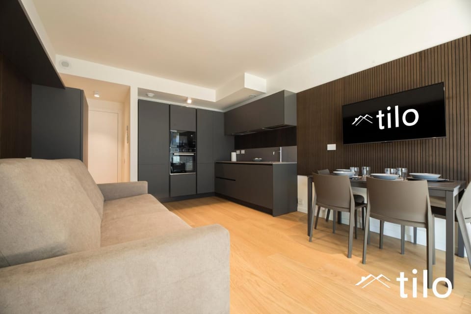Kitchen or kitchenette, Living room, Seating area, Text overlay, minibar, oven, pet friendly, stove, toaster