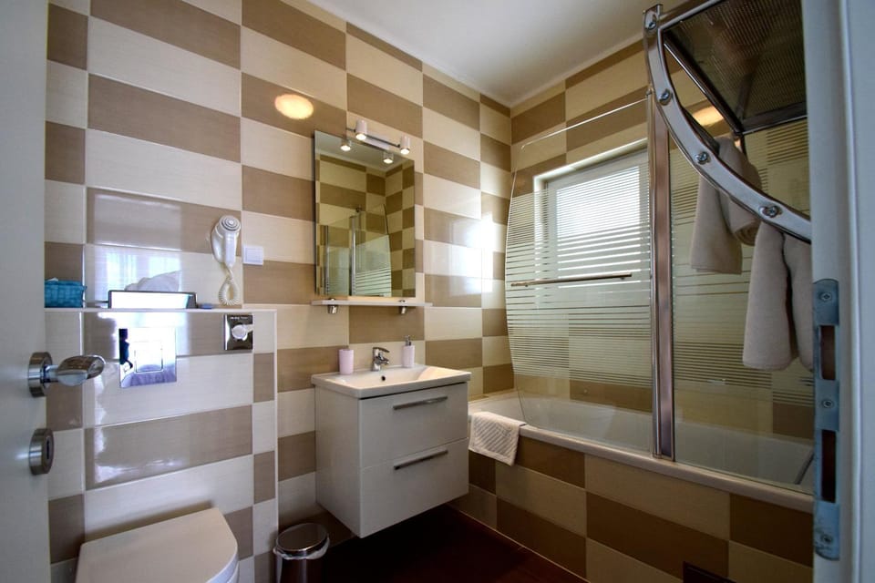 Toilet, Bathroom, Bath