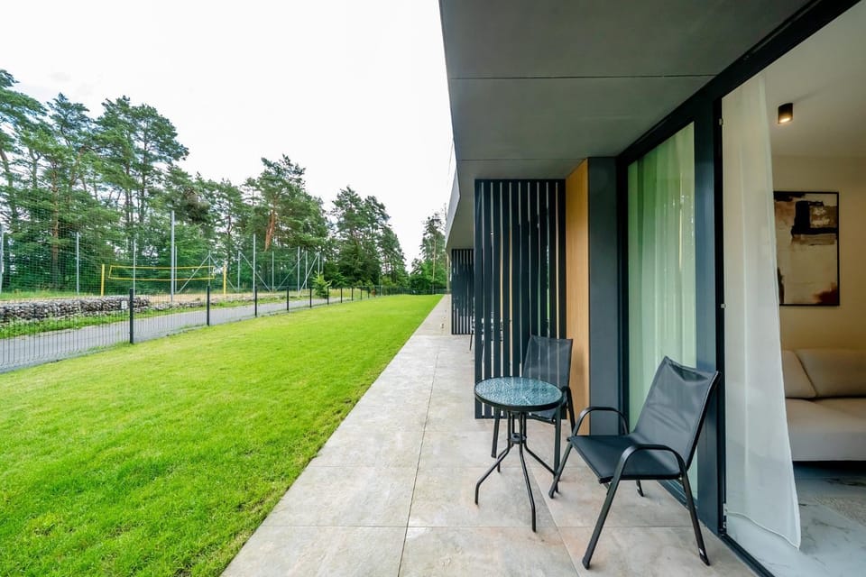 Property building, Balcony/Terrace, Seating area, Garden view