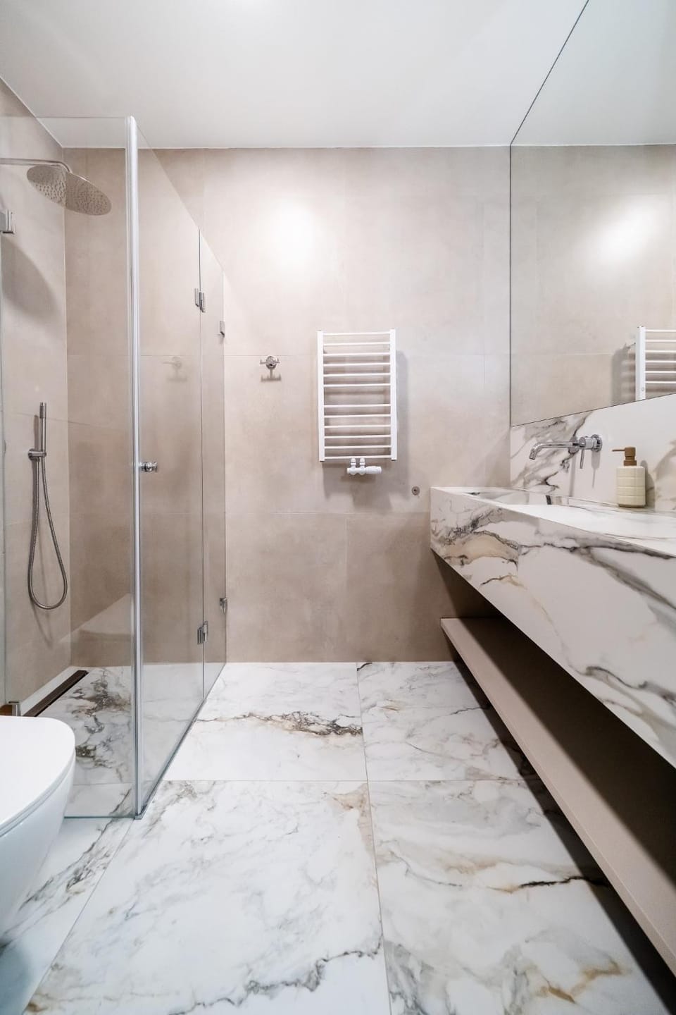 Shower, Toilet, Bathroom, towels