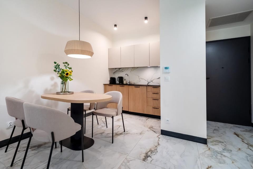 Kitchen or kitchenette, Dining area, oven, stove