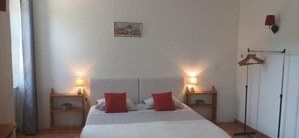 Bed, Photo of the whole room