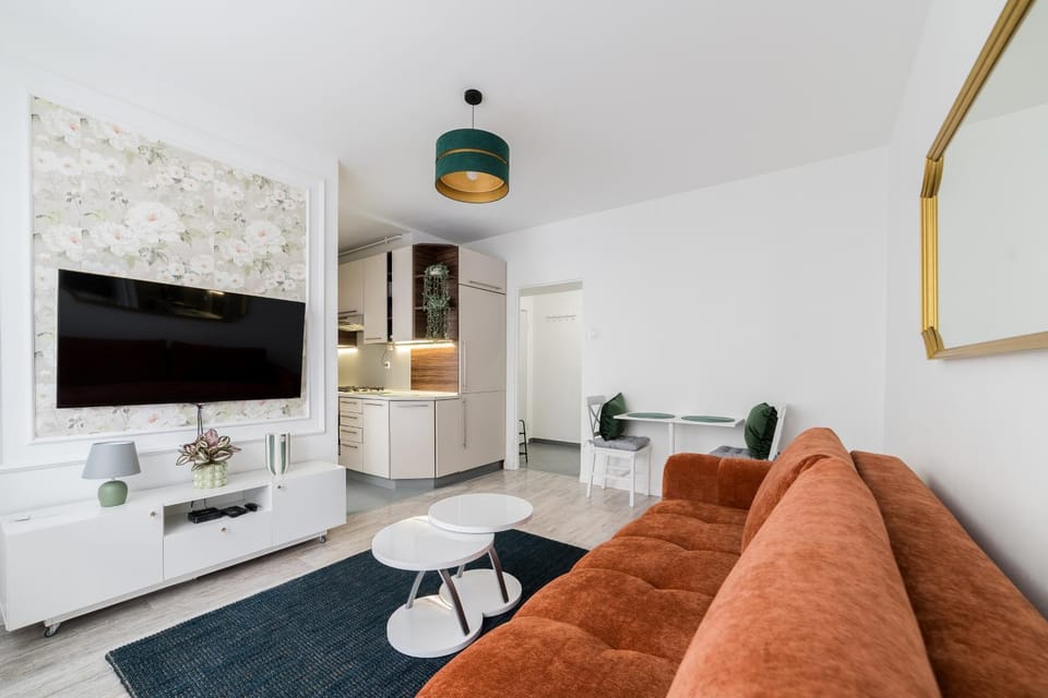 Communal lounge/ TV room, TV and multimedia, Living room, Seating area, Evening entertainment