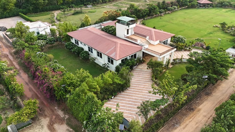 Property building, Bird's eye view, Garden