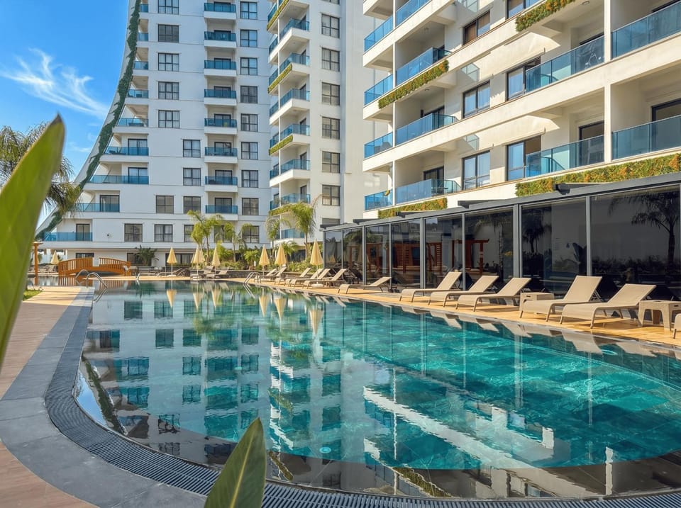 Swimming pool, sunbed