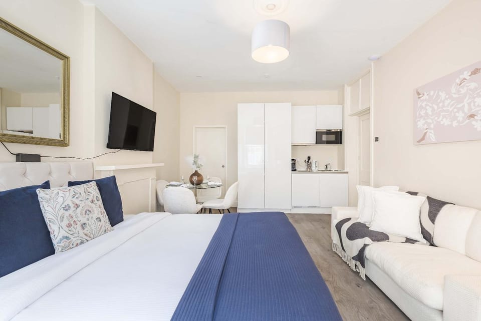 Harrods Hideaway Apartment in City of Westminster