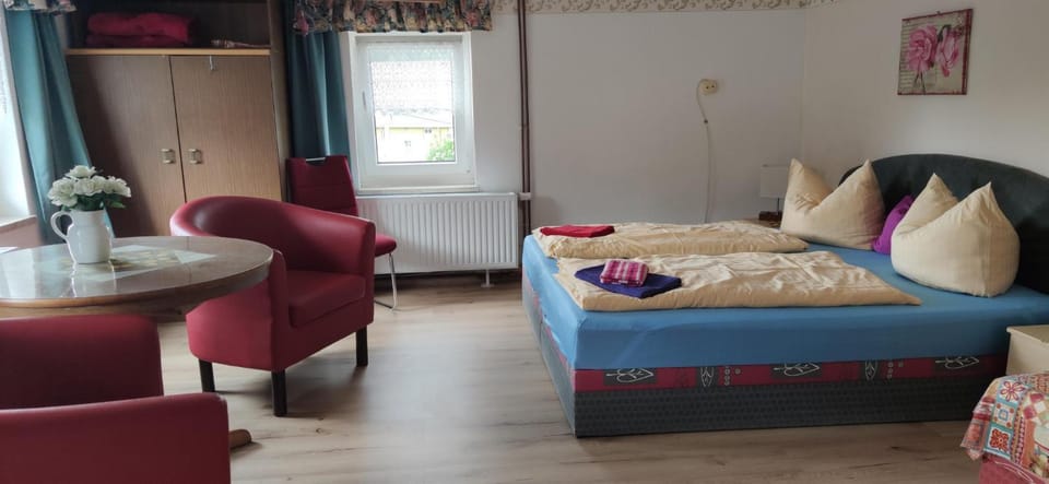 Bed, Dining area, Bedroom