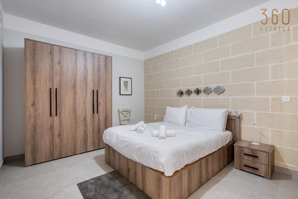 Bed, Photo of the whole room, Bedroom, towels, wardrobe