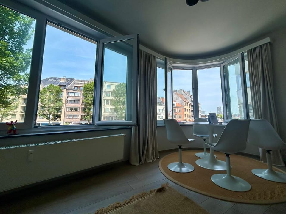 Dining area, City view