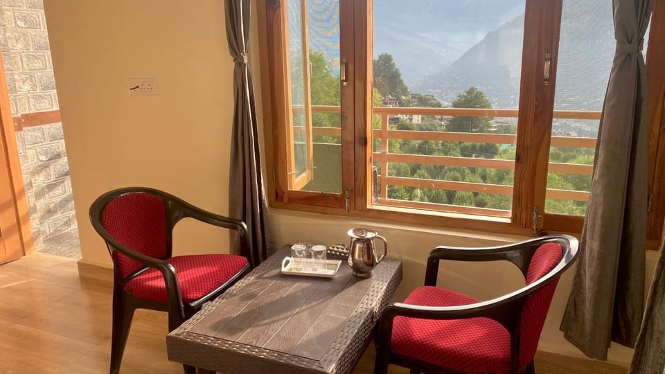 Day, View (from property/room), Balcony/Terrace, Dining area, Mountain view