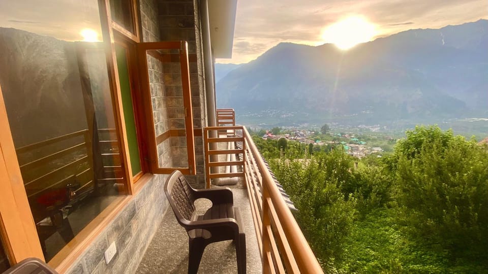 Day, Natural landscape, Garden, Garden, View (from property/room), Seating area, Mountain view, Sunset