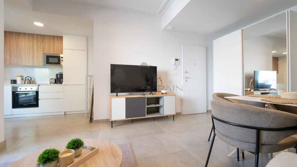 TV and multimedia, Kitchen or kitchenette, Living room, Seating area, Dining area, oven, stove