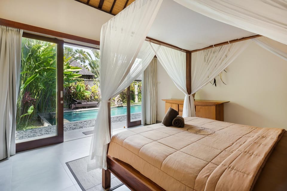 Bedroom, Pool view