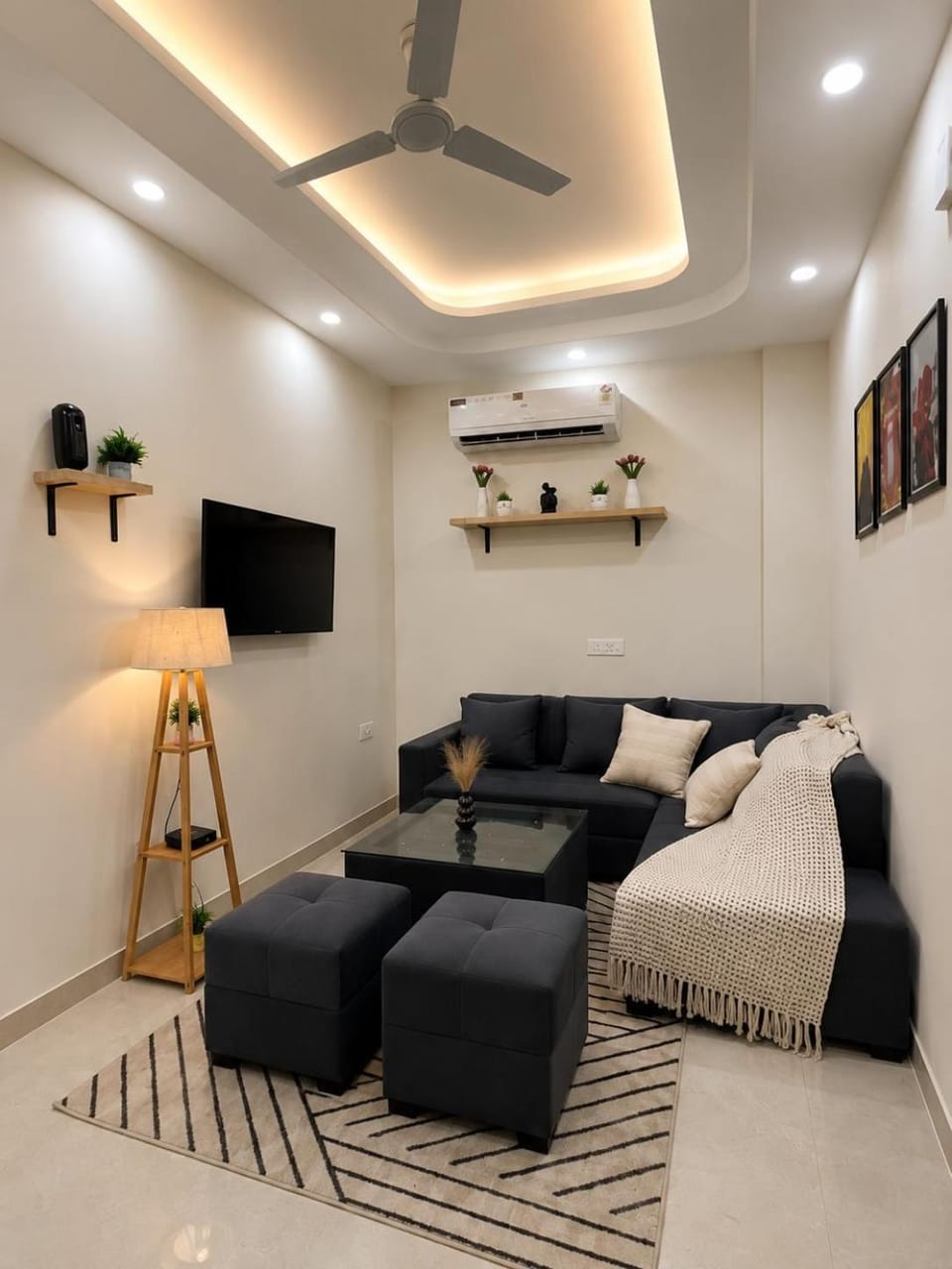 Communal lounge/ TV room, Living room, Seating area, Evening entertainment