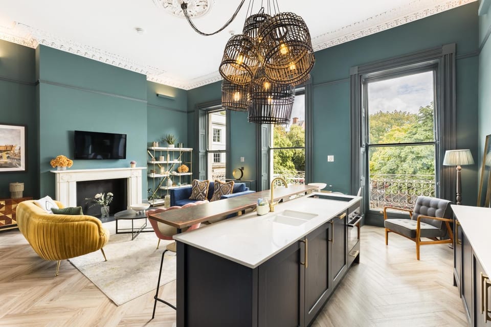 Bedroom, kitchen