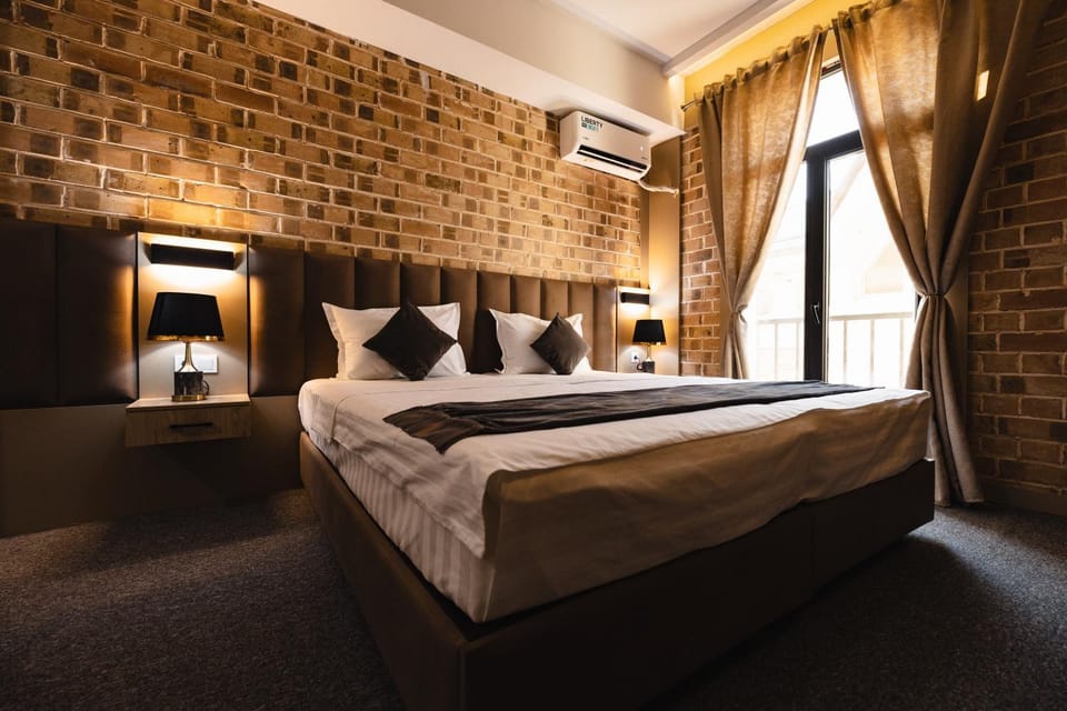 Bed, Photo of the whole room, Bedroom, air conditioner