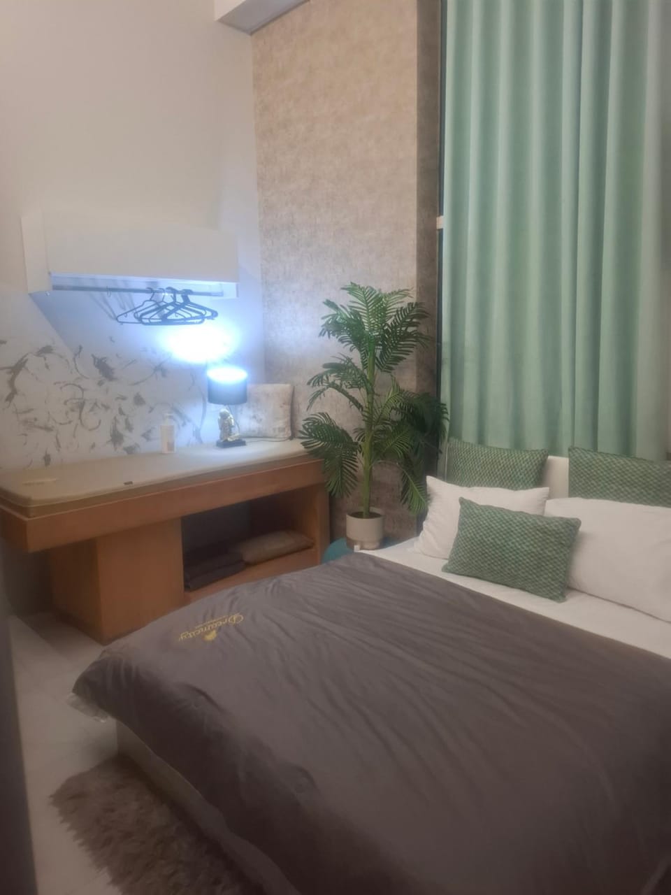 Shower, Toilet, Patio, Bed, Hot Tub, Massage, Sauna, Bathroom, Coffee/tea facilities, View (from property/room), Spa and wellness centre/facilities, Bedroom, City view, Street view, flat iron, hair dryier, heating, internet, towels