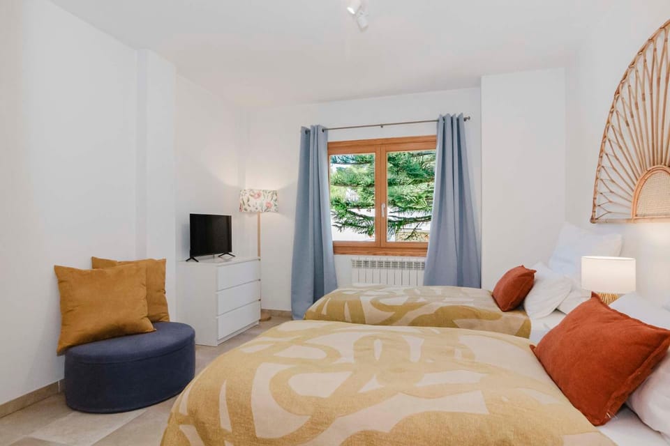Bed, Bedroom