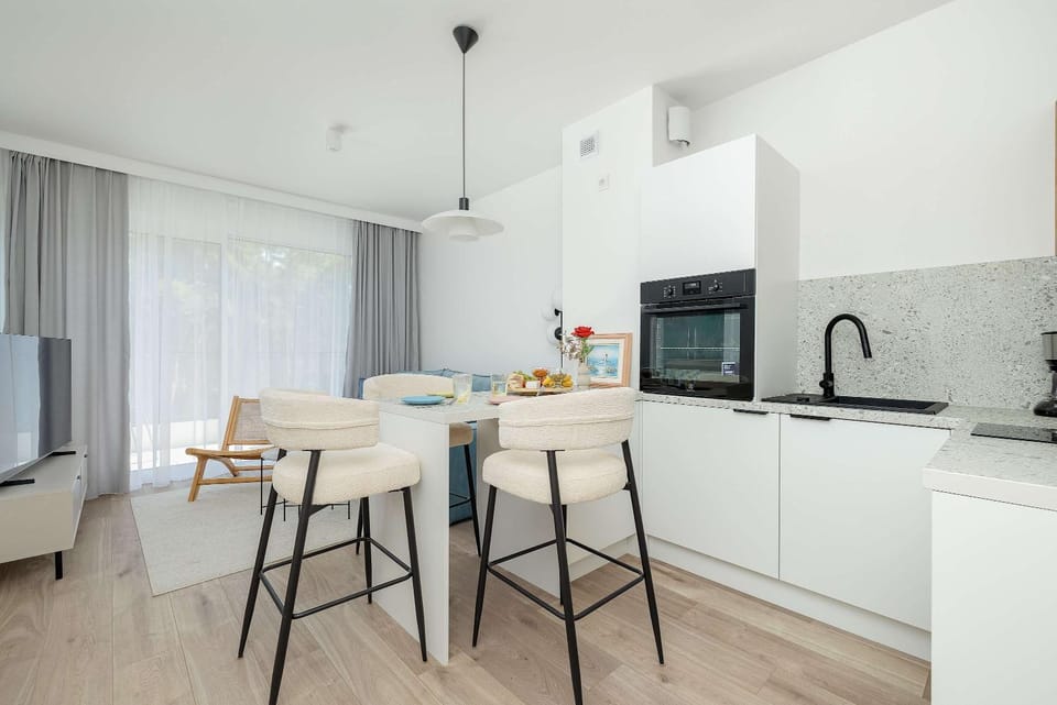 Kitchen or kitchenette, Dining area, dishwasher, stove