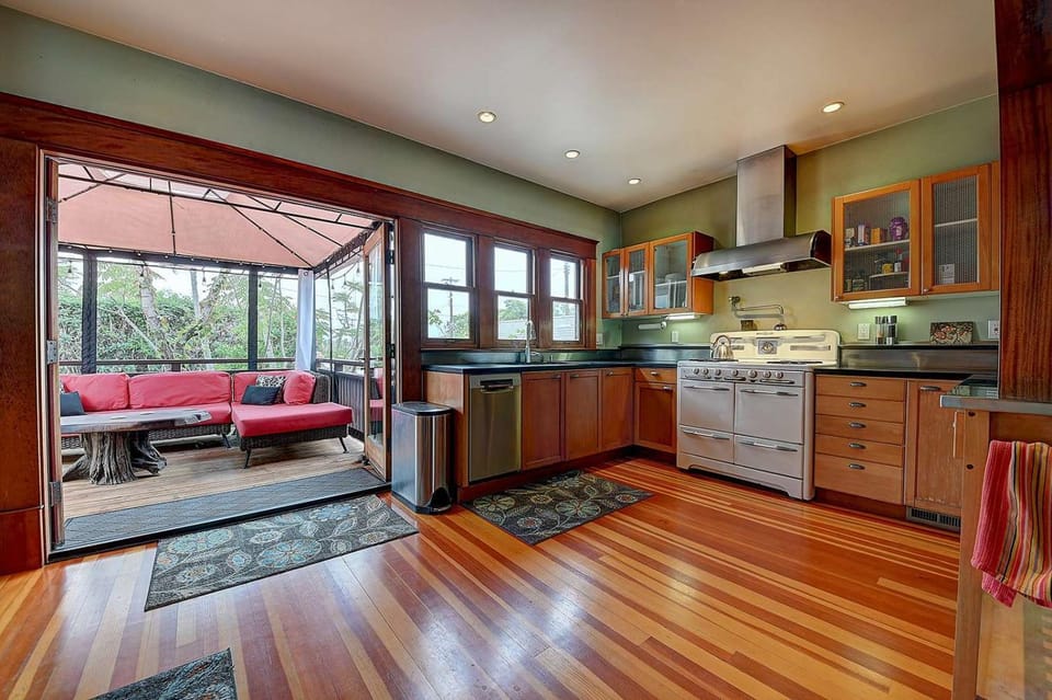 Historic Craftsman Cozy 3BDR House in Long Beach
