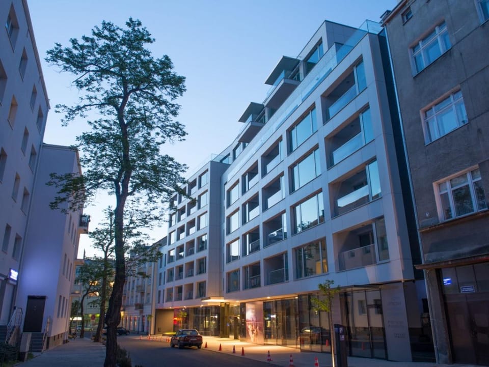 Property building, Facade/entrance, Neighbourhood, Street view, Location