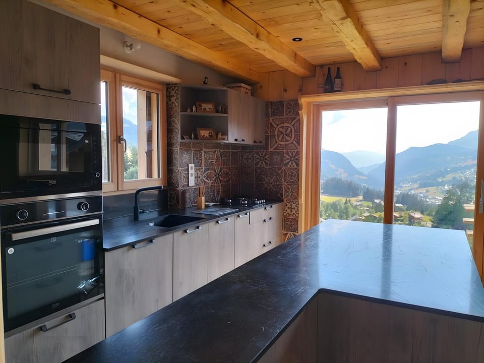 Kitchen or kitchenette, Living room