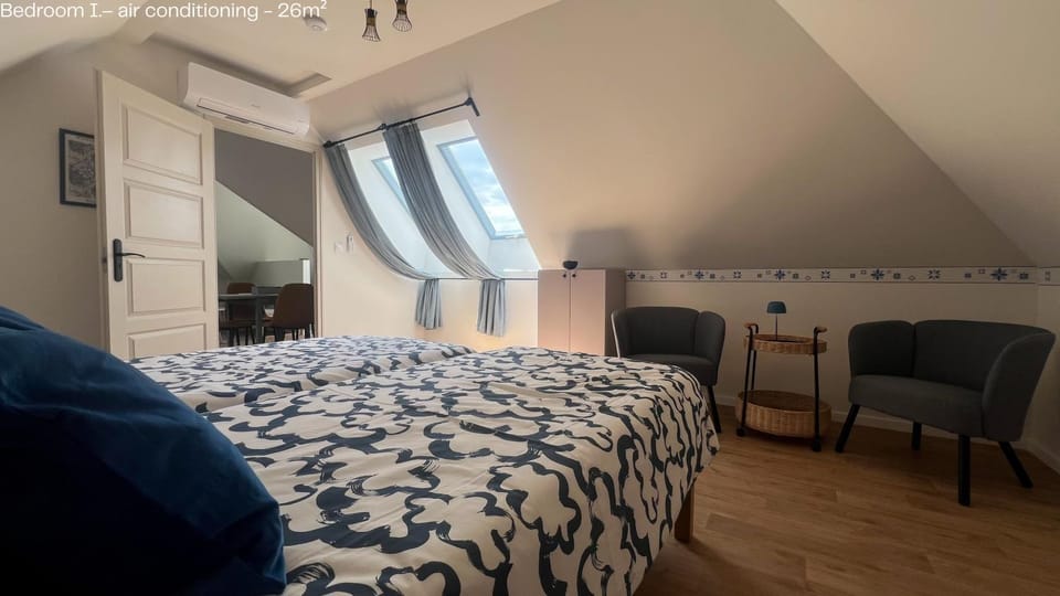 Seating area, Bedroom