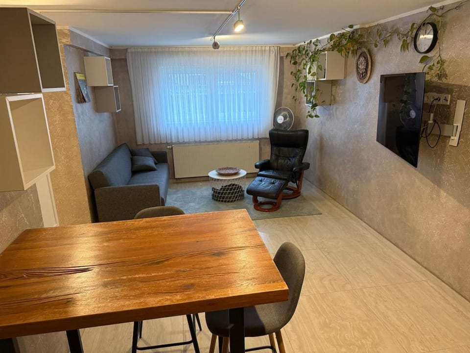 2-room apartment Ostfildern, quiet subway 100 m, 8 min airport Apartment in Esslingen