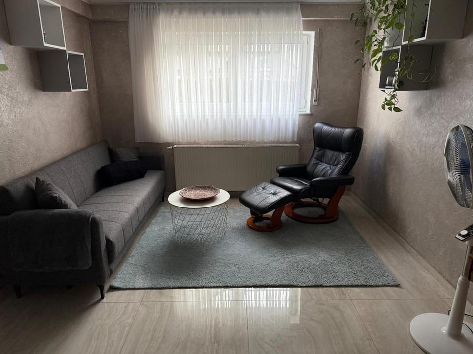 2-room apartment Ostfildern, quiet subway 100 m, 8 min airport Apartment in Esslingen