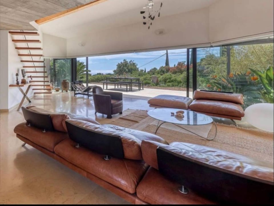 Exceptionnelle villa d'architecte, piscine, vue mer Villa in La Cadière-d'Azur