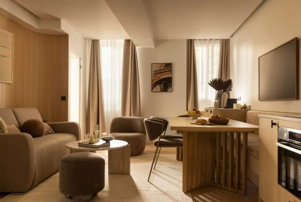 TV and multimedia, Kitchen or kitchenette, Living room, Seating area