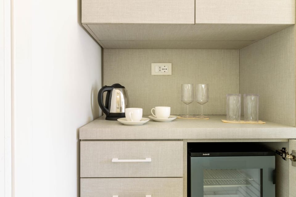 Coffee/tea facilities, minibar
