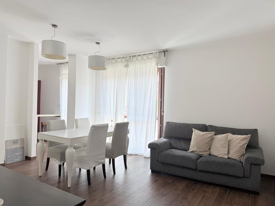 A53 - Ancona, trilocale con posto auto e aria condizionata Apartment in Marche