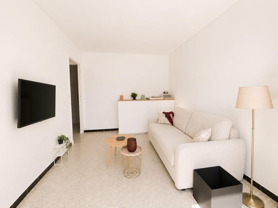 Cozy, air-conditioned, downtown Antibes Apartment in Antibes