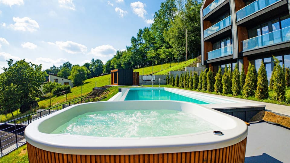 Hot Tub, Swimming pool