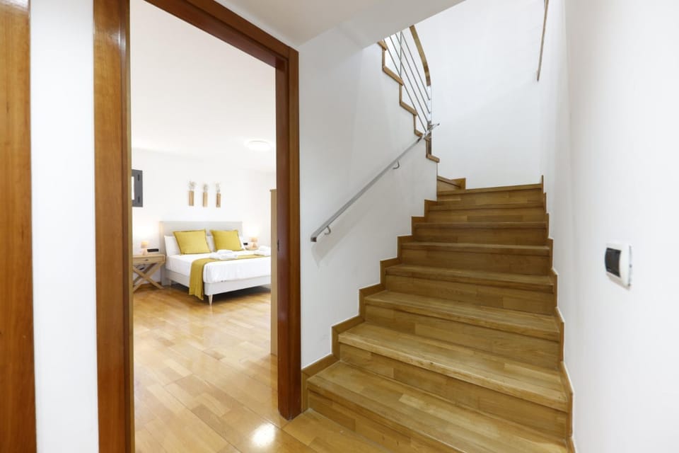 Bravissimo Plaça Catalunya 10, Duplex Penthouse Apartment in Girona