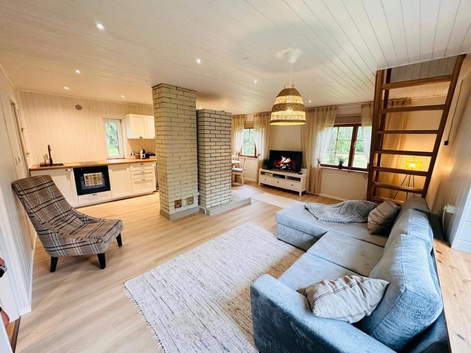 TV and multimedia, Kitchen or kitchenette, Living room, Seating area