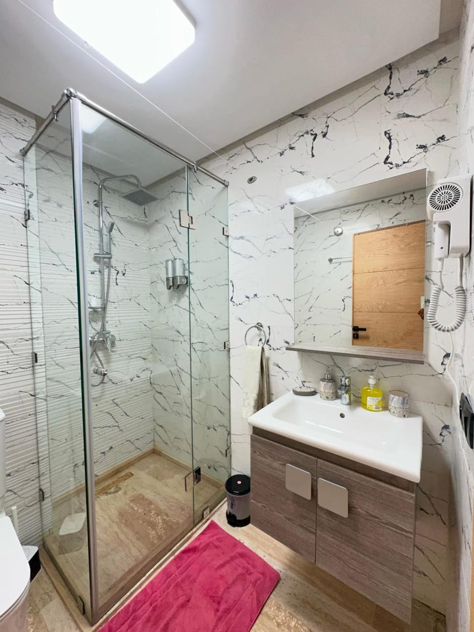 Shower, Toilet, Bathroom, towels