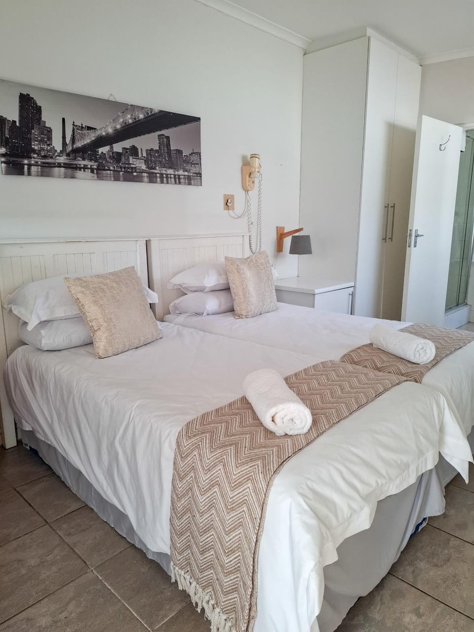 Bedroom, towels