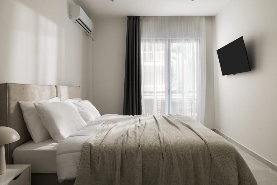 Bed, TV and multimedia, Bedroom, air conditioner
