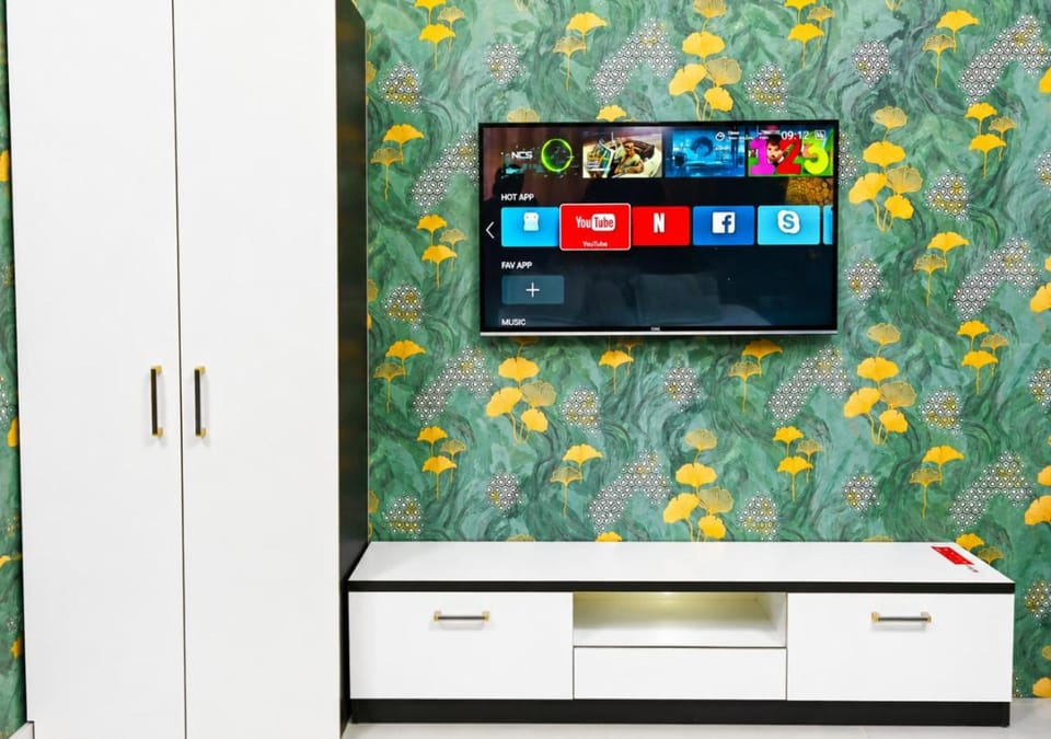TV and multimedia, Entertainment, dishwasher, wardrobe