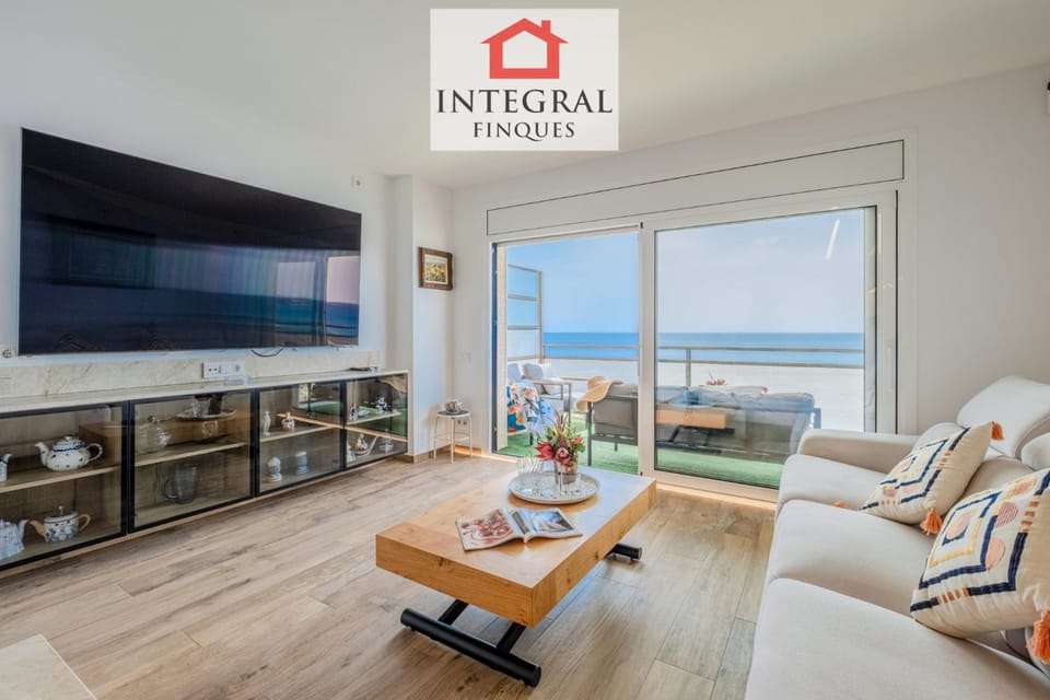 TV and multimedia, Living room, Autumn, Sea view, furniture